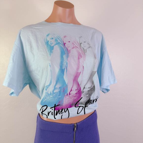 Britney Spears Retro y2k 90s Concert Graphic Tee T Shirt Light Blue Size L NWT - Picture 1 of 8